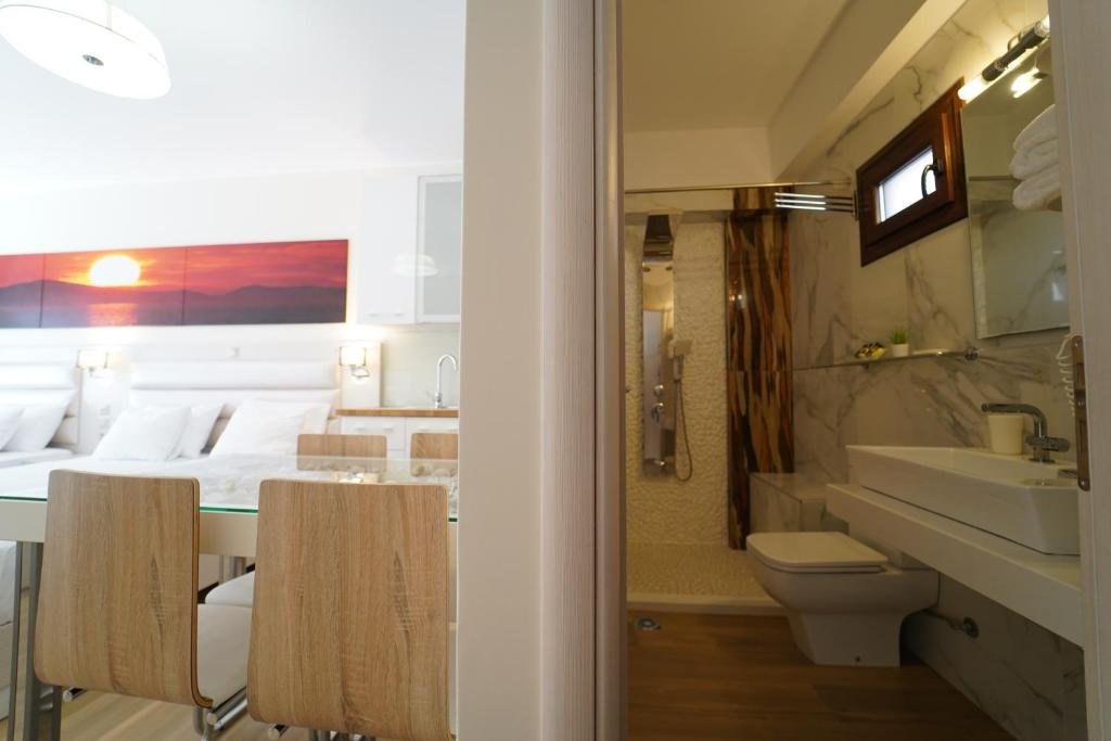 Bathroom & Bedroom Room 4