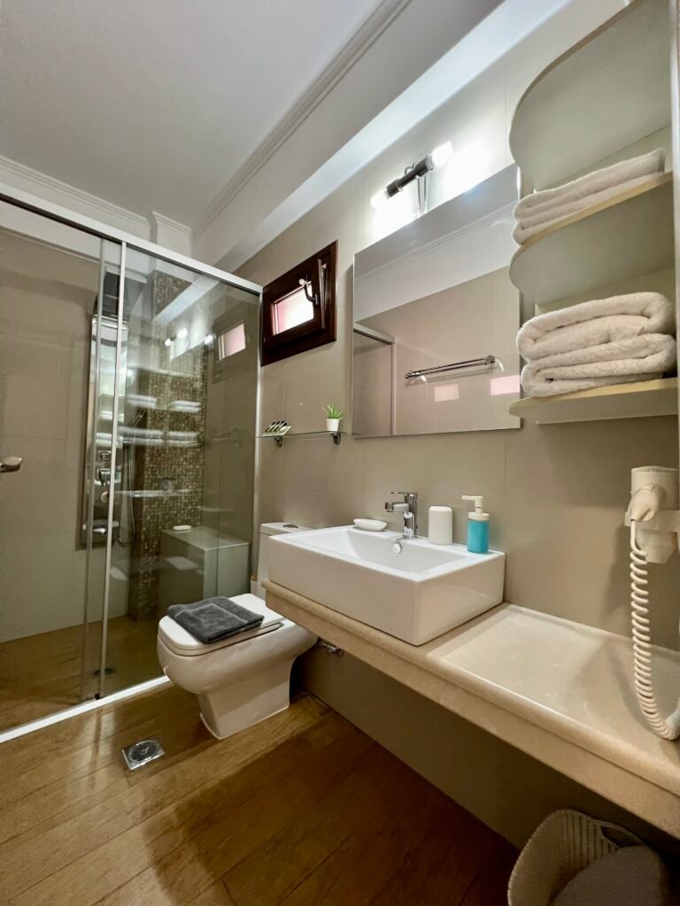 Bathroom Room 6 New